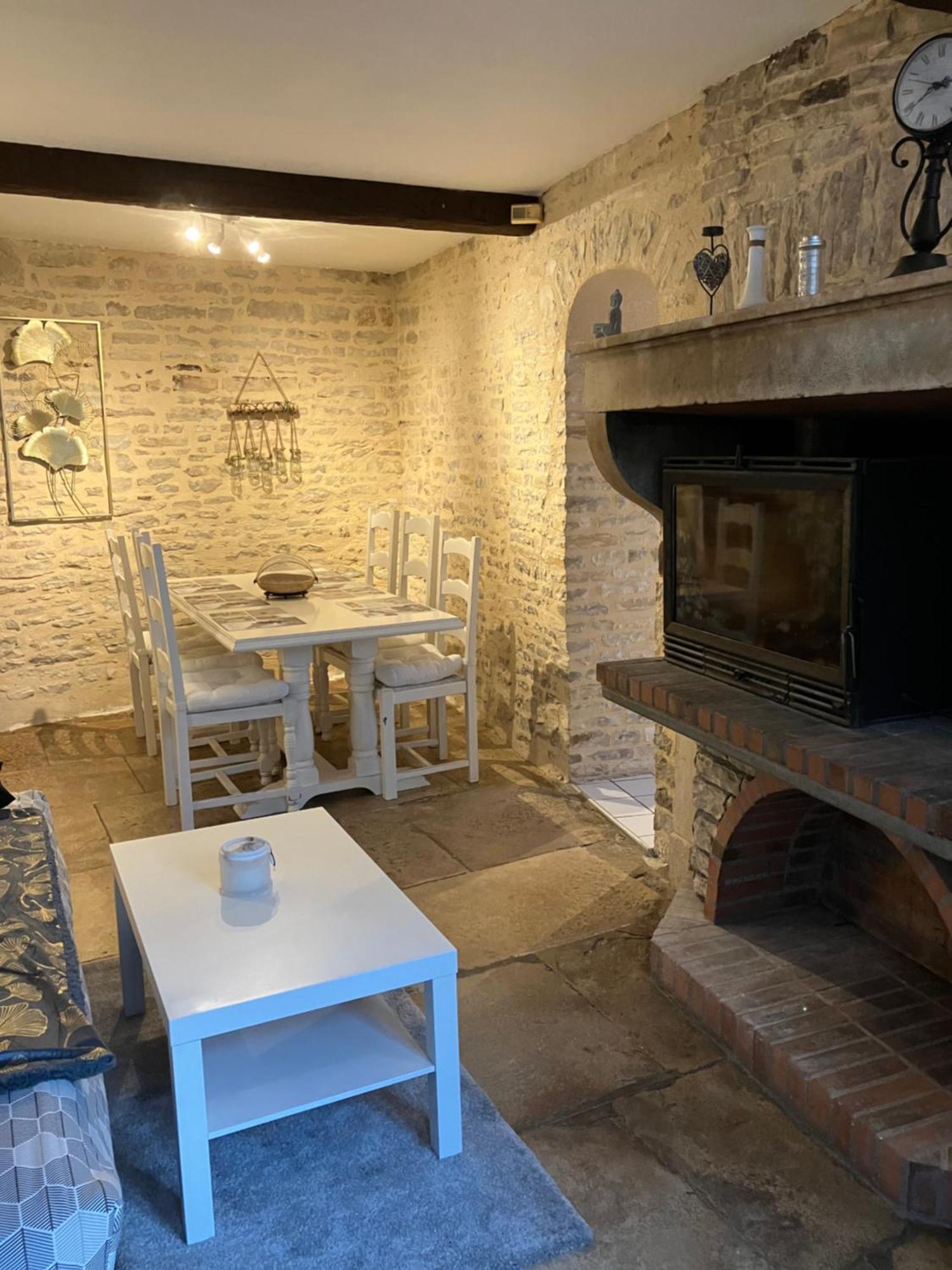 Charmante Maison En Pierres Precy-le-Sec Exteriér fotografie